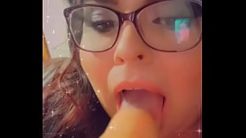 BBW MEADOW LYNN SUCKS HUGE DILDO