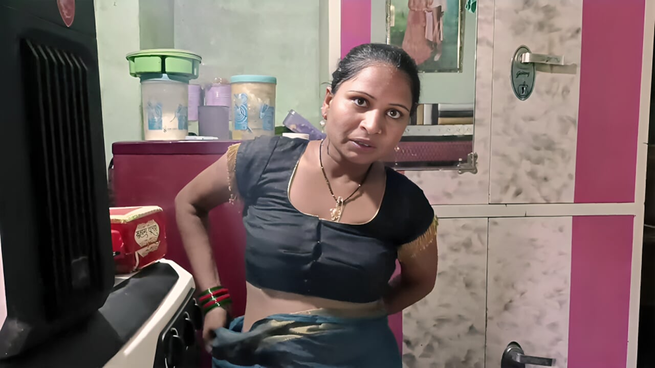 Desi Amma Ki Saree Utar Kar Nangha Kiya
Desi Amma Ki Saree Utar Kar Nangha Kiya