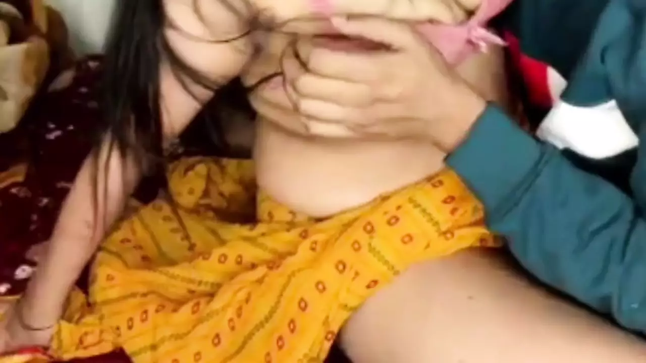 Indian Girl Roohi's Sex Scandal Goes Viral
Indian Girl Roohi's Sex Scandal Goes Viral