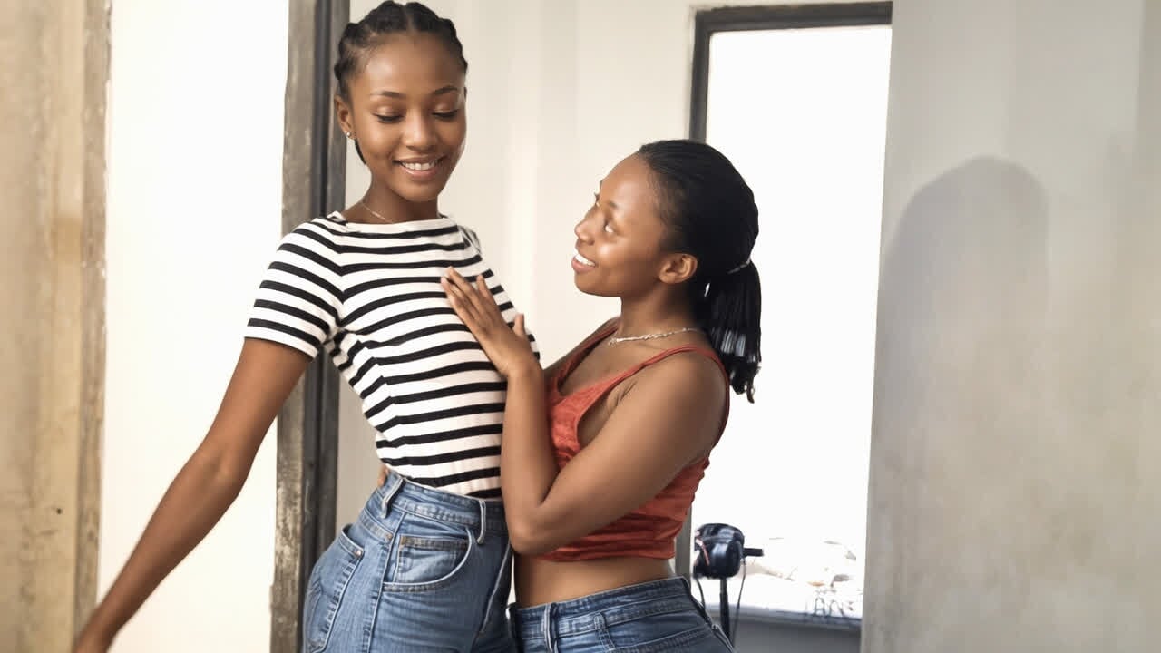 Ebony shy lesbian roommates are curious about sex and pussy taste
Ebony shy lesbian roommates are curious about sex and pussy taste