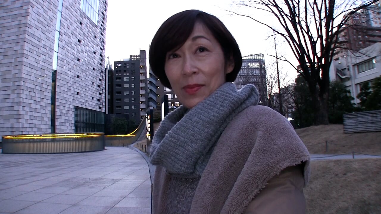 H077G02 A neat and clean 50-something mature woman with short hair appears in AV in search of a woman's pleasure!