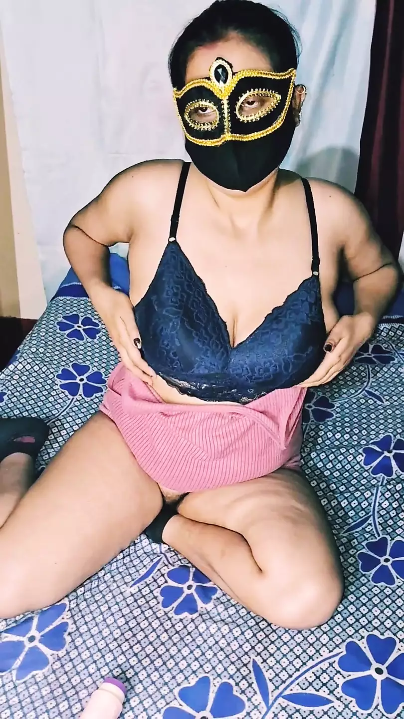 Very Hot Desi Big Boobs Hairy Pussy Bhabhi Inserting Dildo