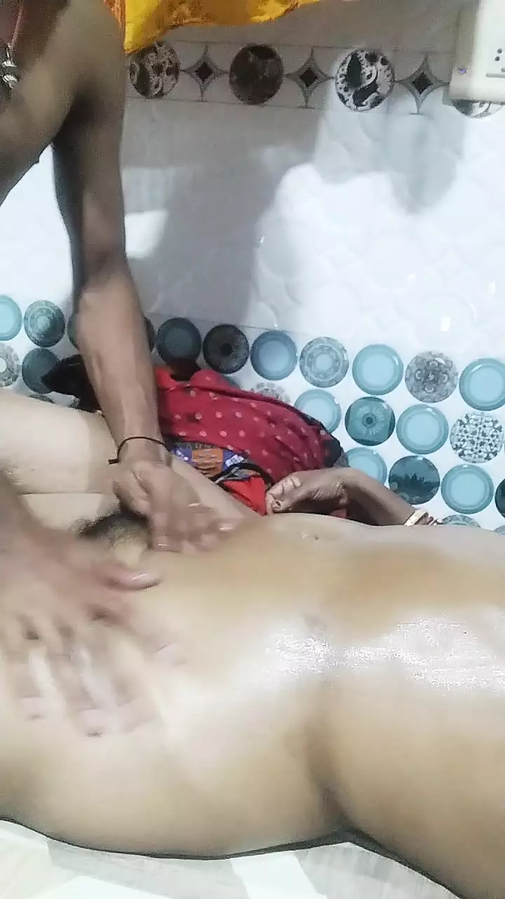 Desi Aunty Oiled Body Rubbing