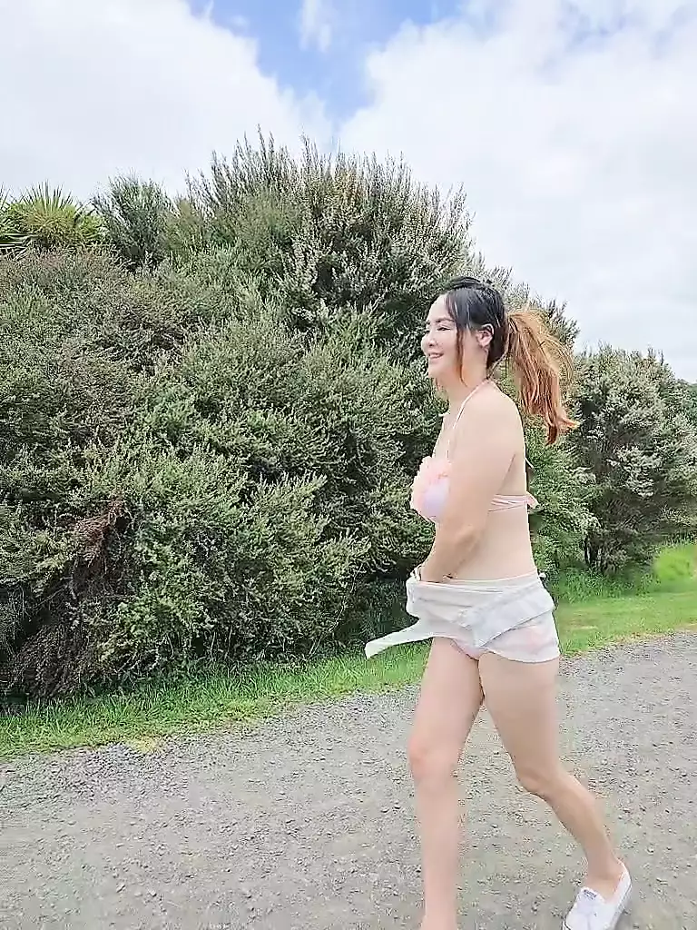 Taiwan teen model sexy body in public New Zealand