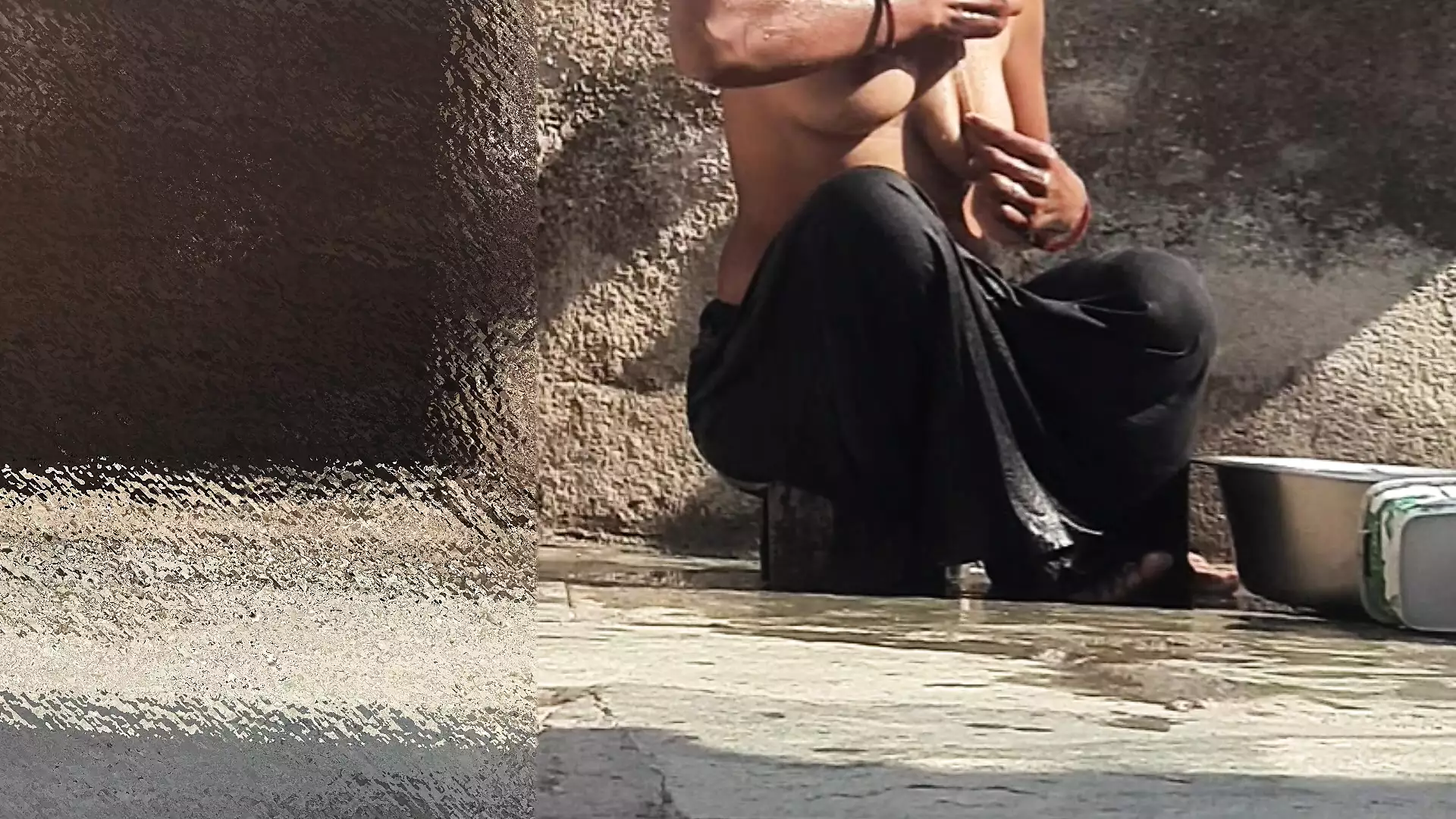 Indian sister-in-law is bathing in the open courtyard of the house, putting a finger in her burrow and rubbing the body, sister-in-law is washing the bathroom.