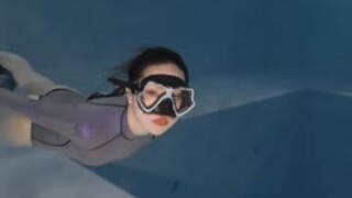 Underwater Asian Girls