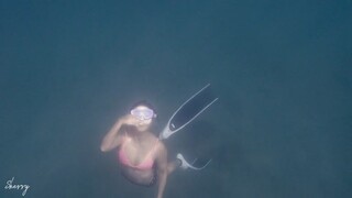 Asian Girls Underwater