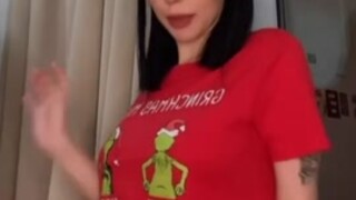 Flashing pussy on TikTok live