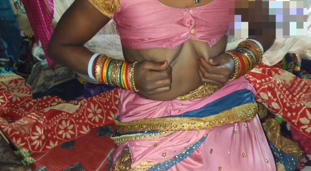 Indian bride apne husband se pehla baar sari me suhaagrat mana ke lund ka pani chut me dali.desi village housewife's viral Hindi sex video