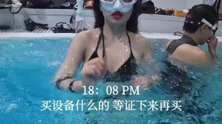 Asian Girls Underwater