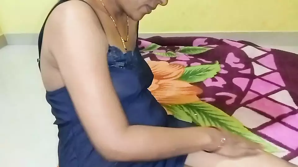 Telugu aunty dress removing