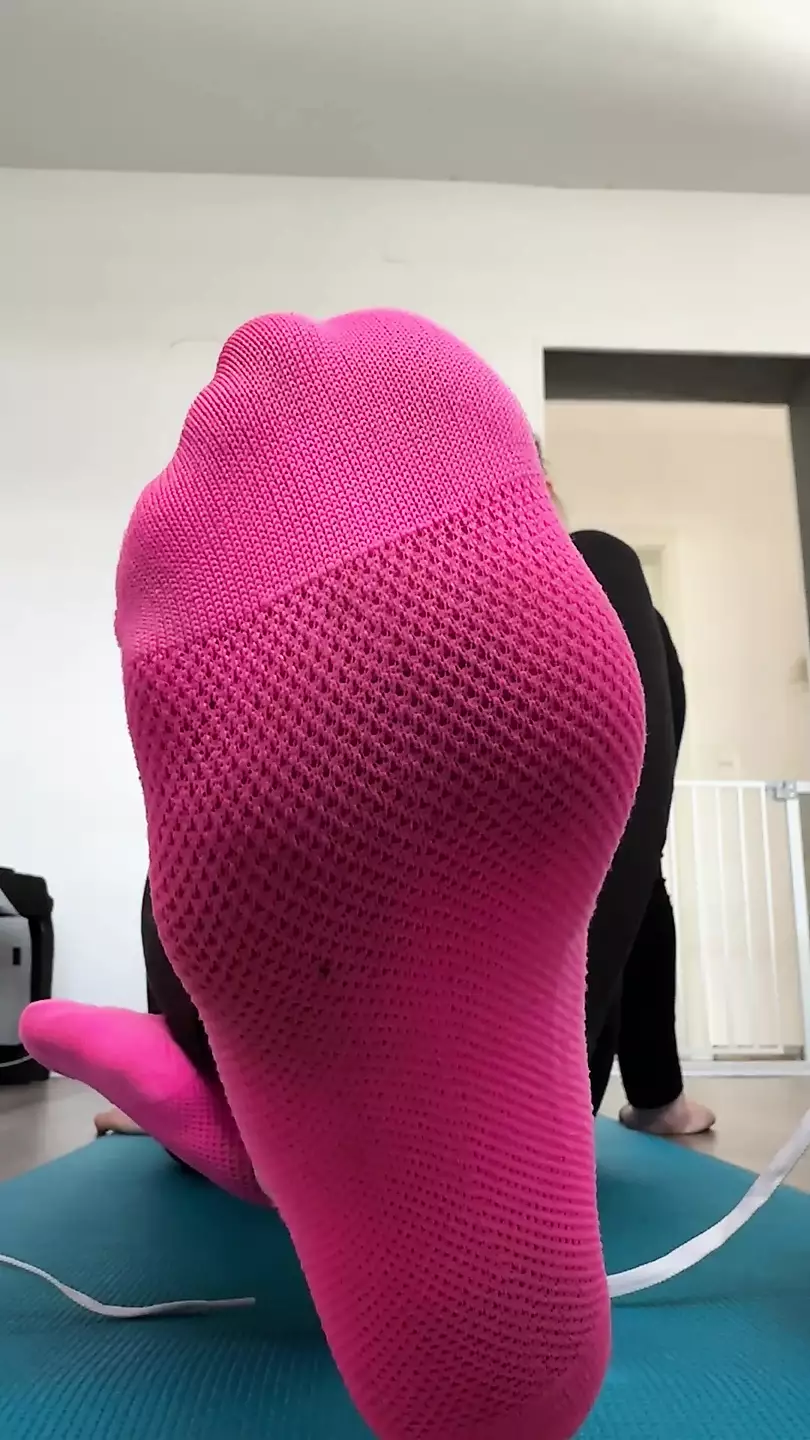 enjoying my sweaty soles after the gym (full video)