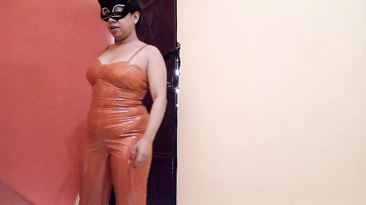 STEPMOM CATWOMAN WANTS BIG COCK FOR HER TIGHT PUSSY