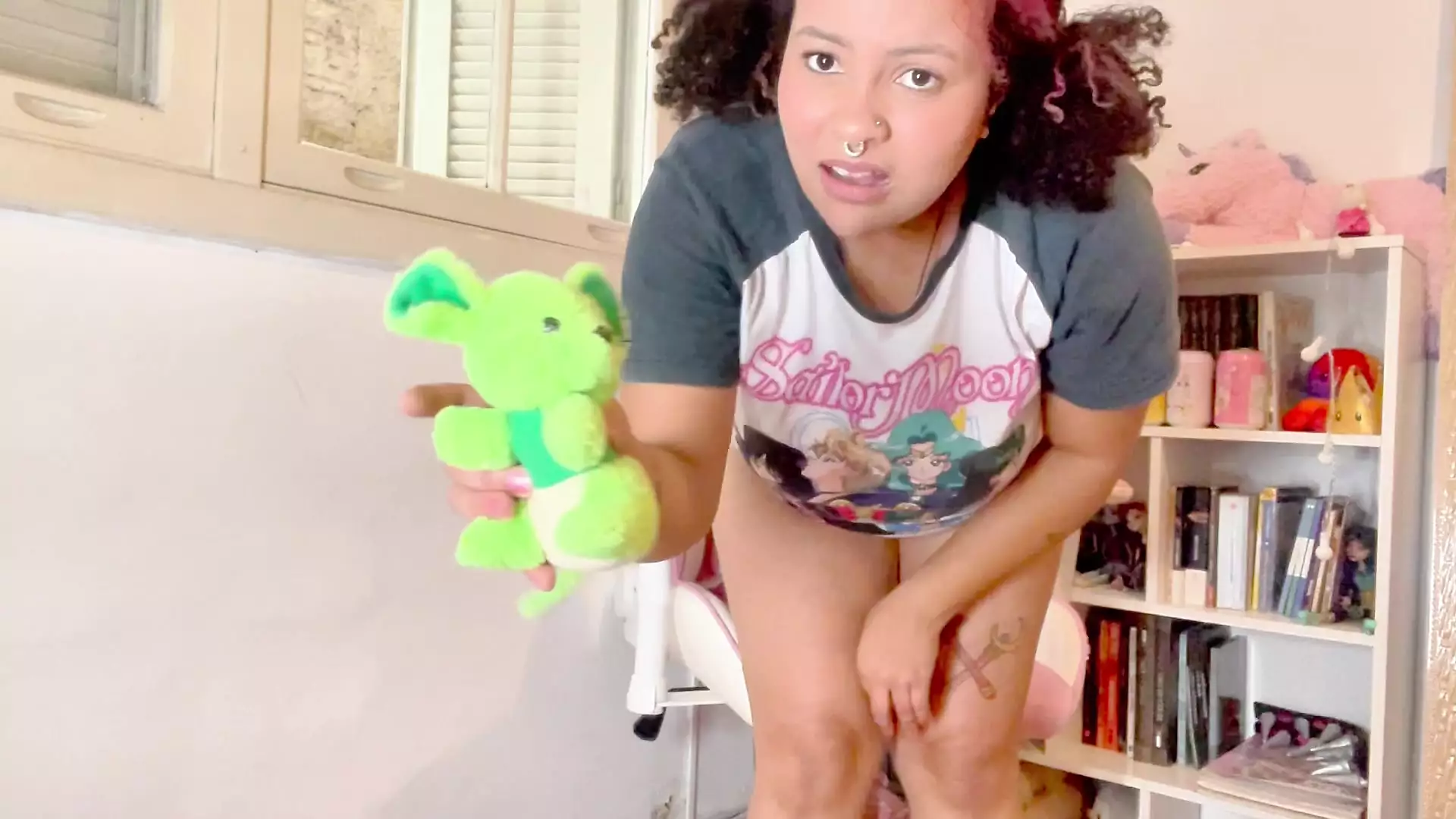 Giant Babysitter Farting and Smashing Toys with Big Ass