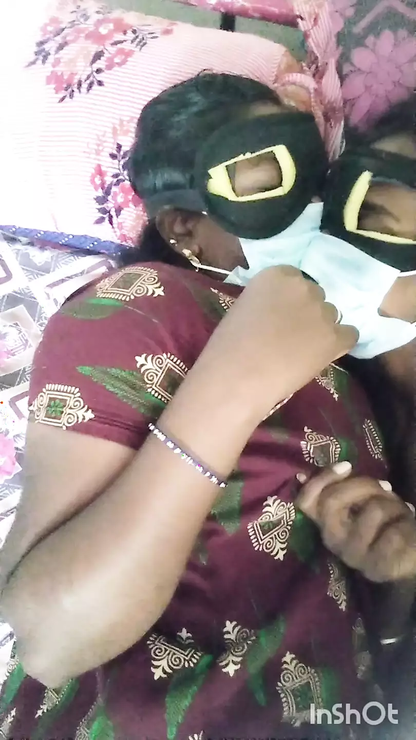 Navel kiss and romance with bhabhi