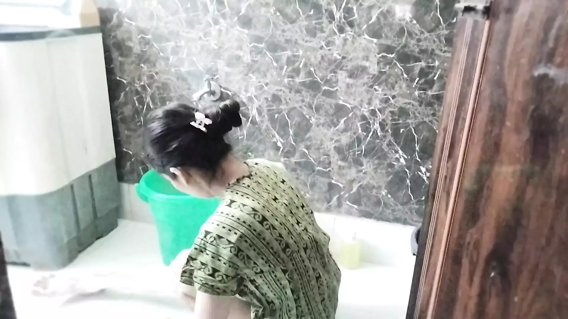 School girl ka bathroom MMS viral video