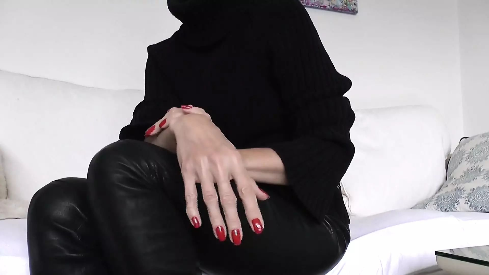 Lady Victoria Valente - Christmas Red Fingernails