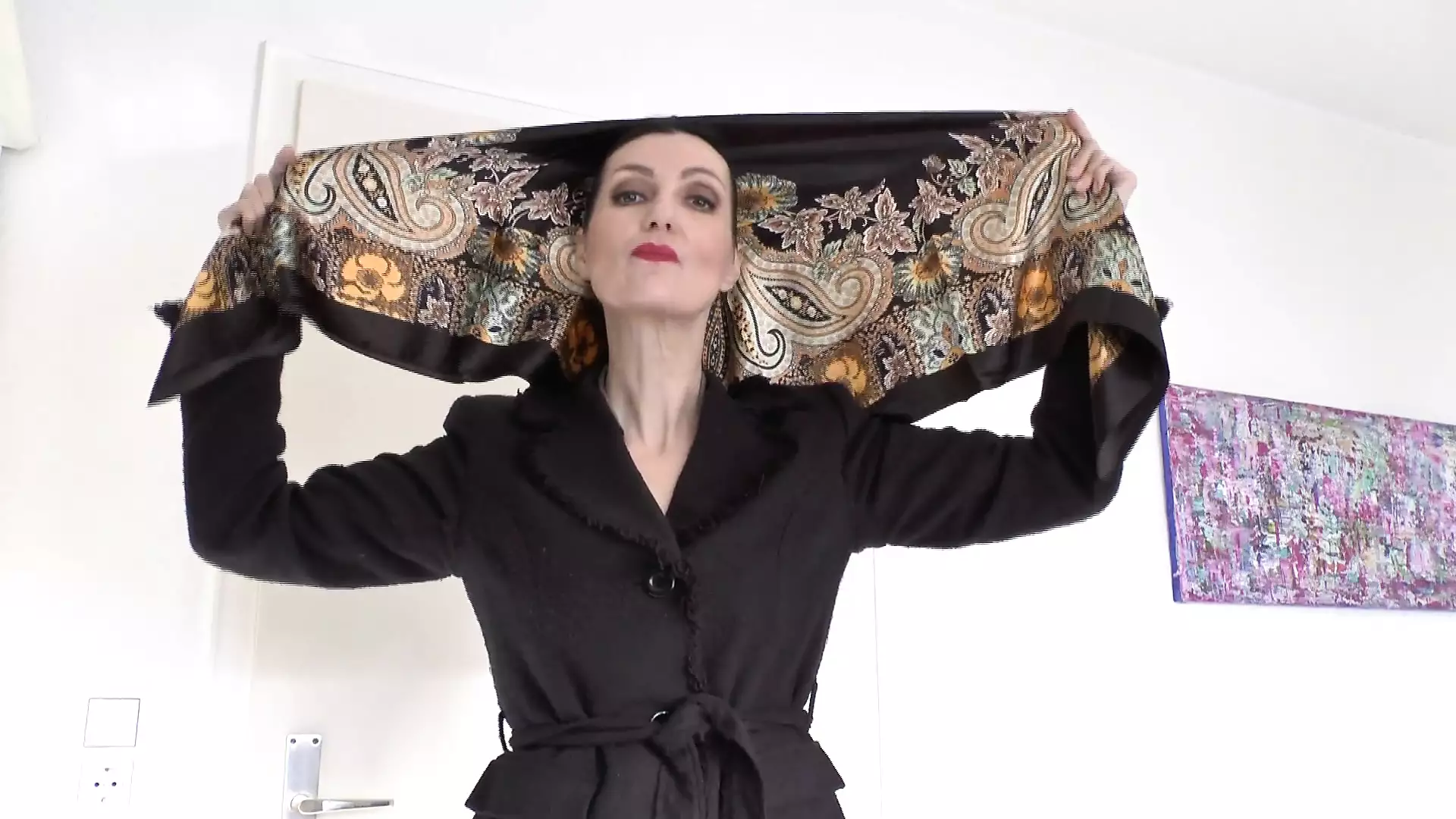 Lady Victoria Valente Showed Elegant Satin Headscarves Scarf Queen