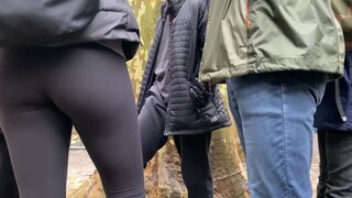 Candid teen in leggings sexy ass