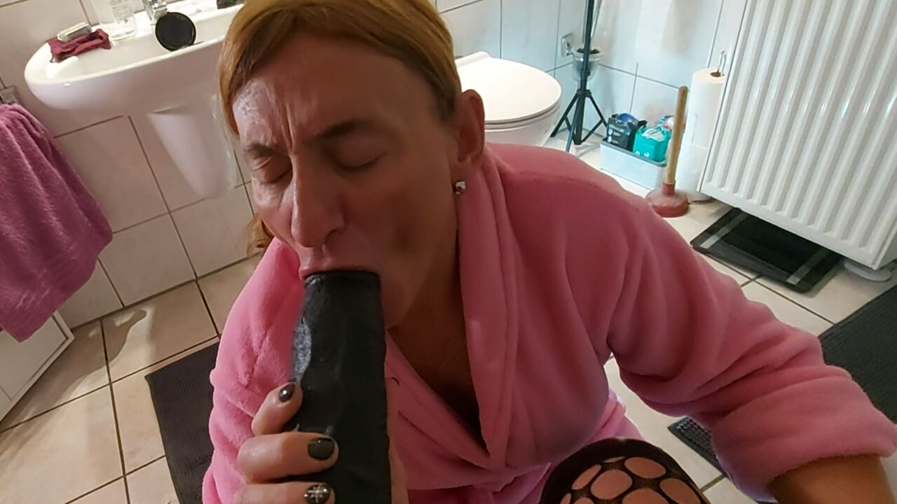 Horny housewife fucked before spa day