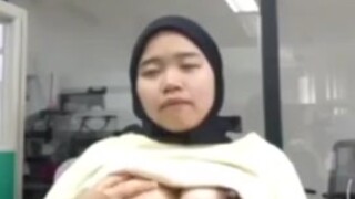 RCS Mfg Malaysian Hijabi At Work Videochat CLIP