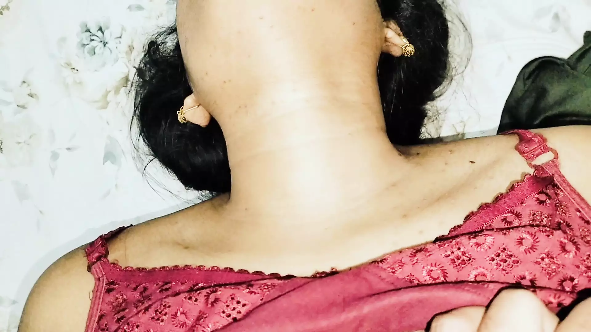 Neighbor Indian Bhabhi satisfied orgasm to her husband colleagues.