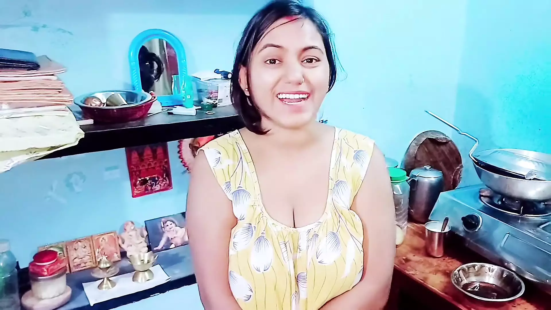 Hot desi indian girl bigg big in the room