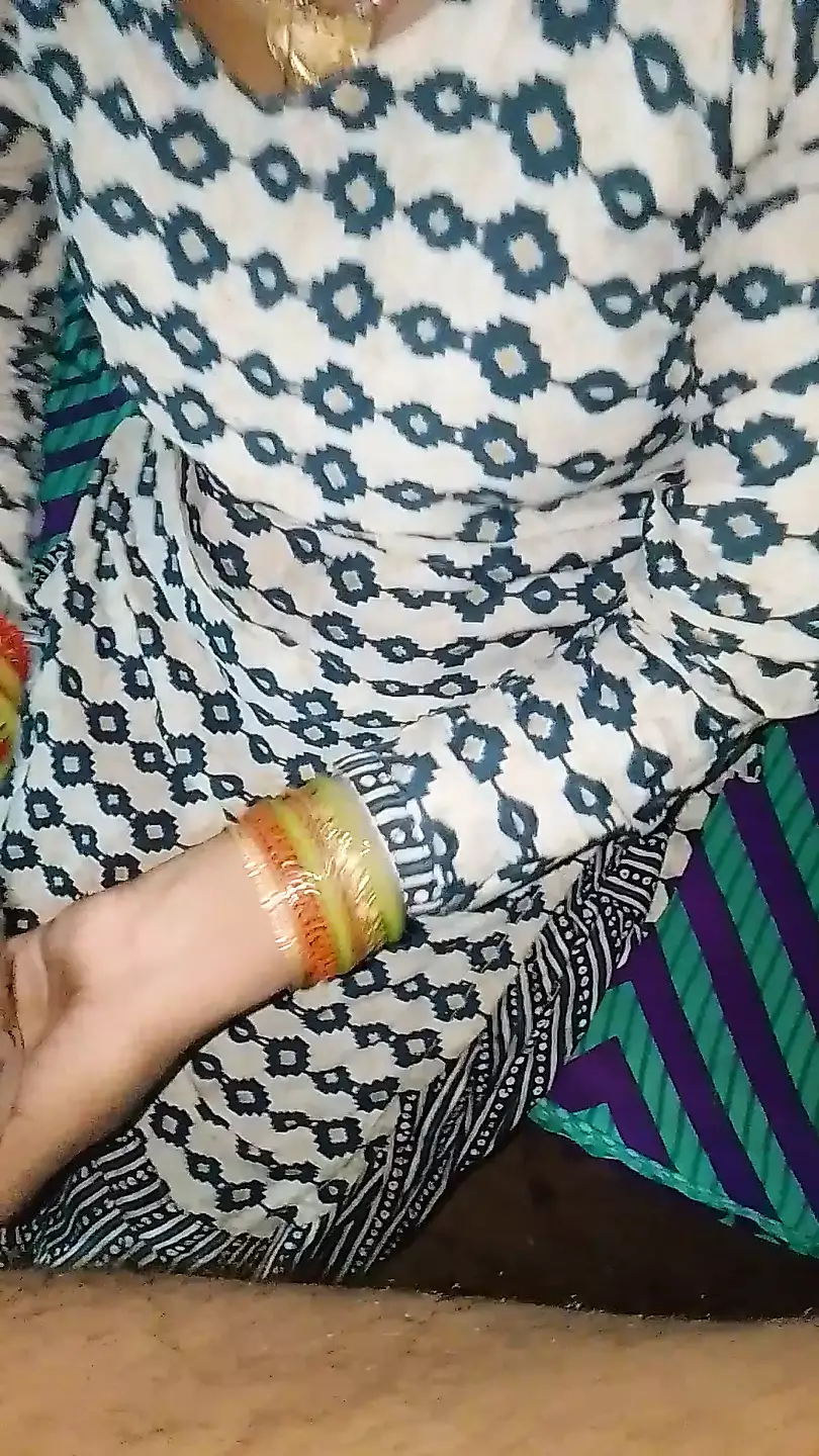 Desi girlfriend's sex on bed