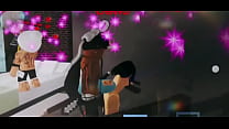 Novinha Evelyn pega 2 neg&otilde;es no roblox brookhaven