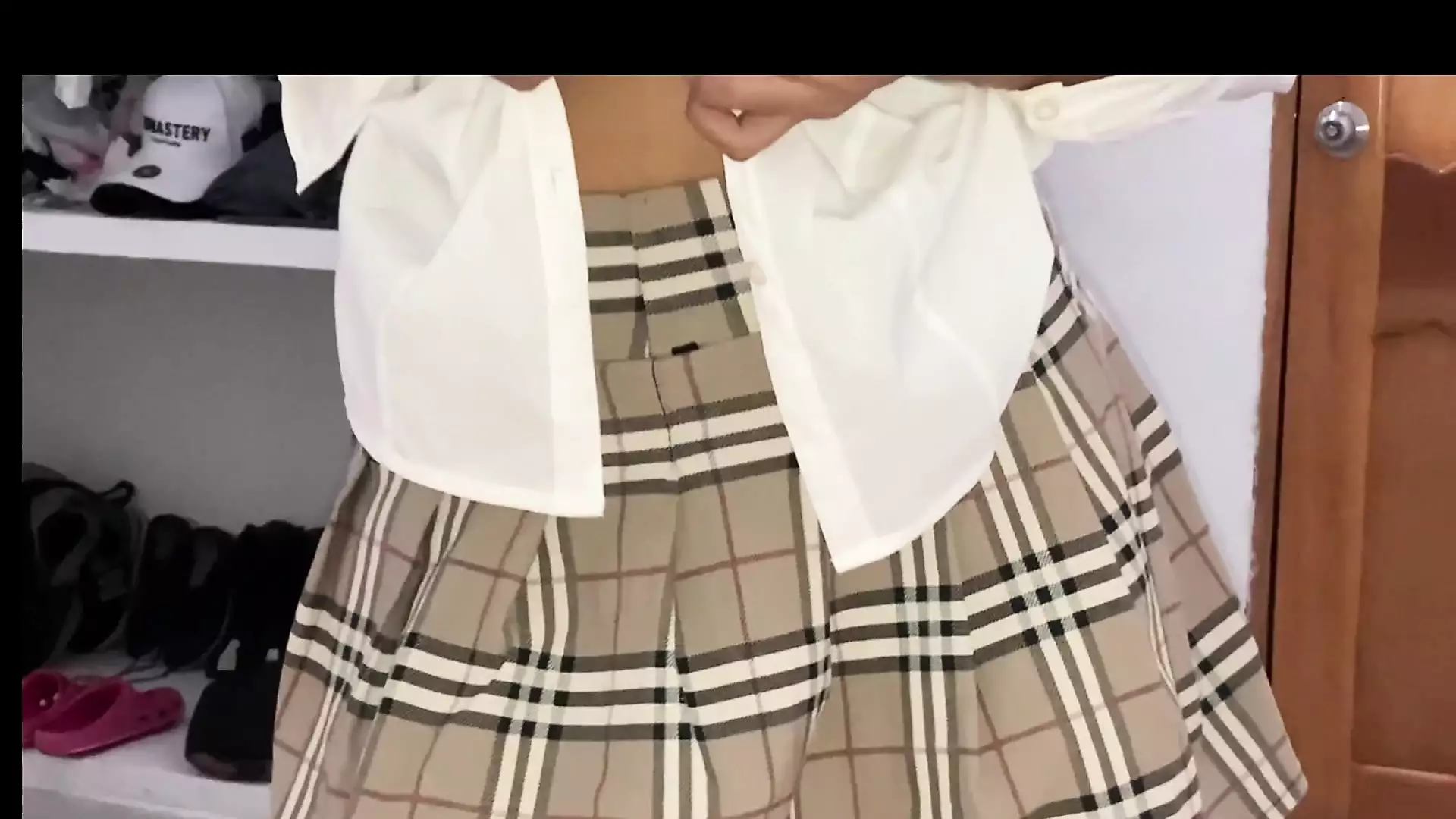 The real domestic video of sexy teen 18 in uniform has been leaked, she has sent the video to her teacher.