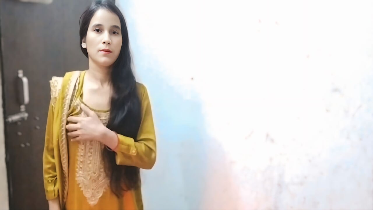 Step sister ko bat karte huye pakra aur chod diya