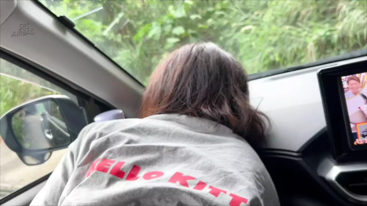 A couple who always sobs when they meet her. Today, a couple who spree with SEX in the car.