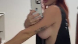 Amateur sideboob selfie